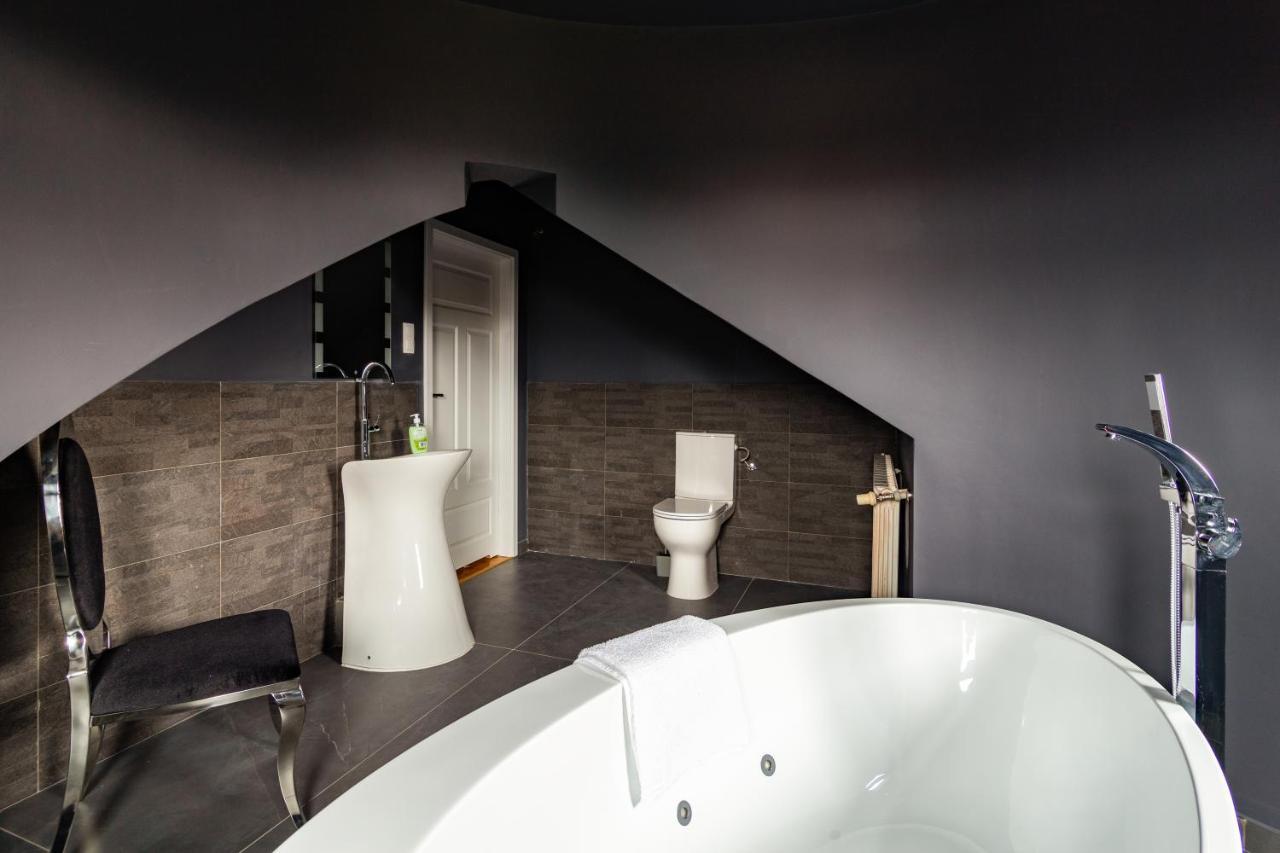 The Castle & - Free Parking - (adults Only) Apartment