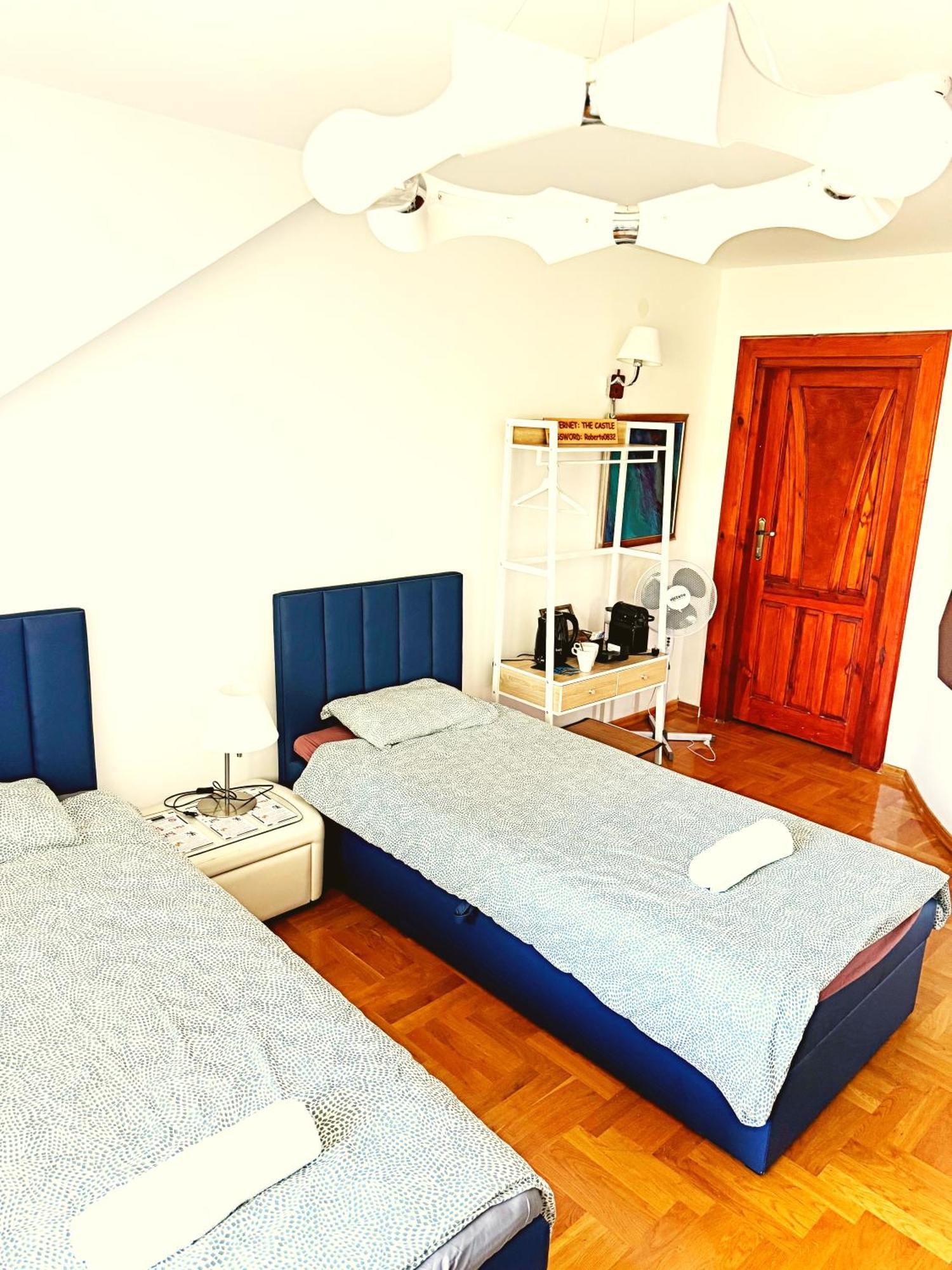 The Castle & - Free Parking - (adults Only) Apartment Krakau