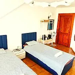 The Castle Suites & Apartment - Free Parking - Self Check In (Adults Only)