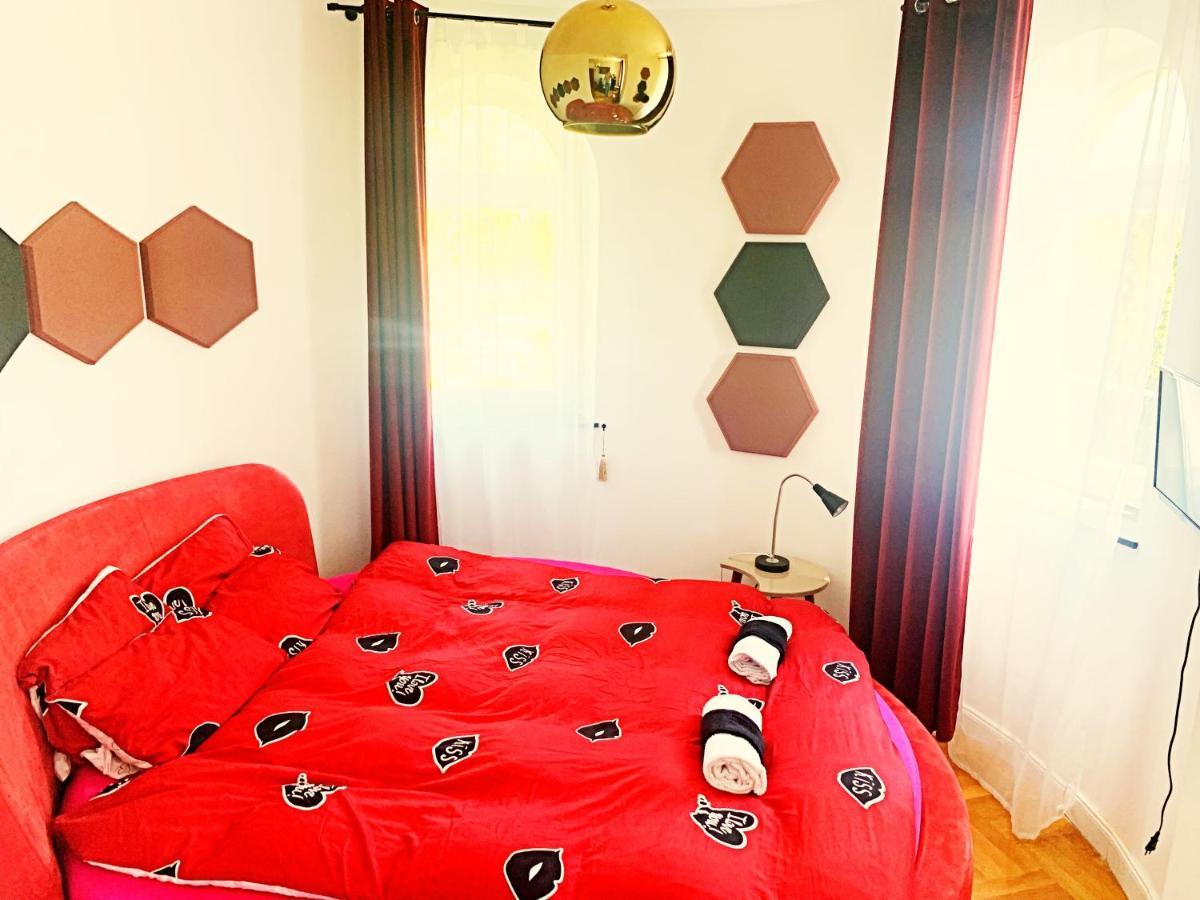 The Castle & - Free Parking - (adults Only) Appartement