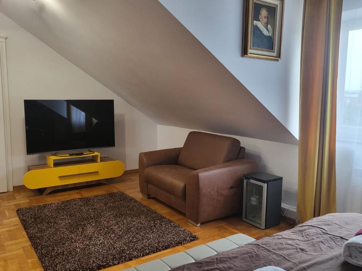 The Castle & - Free Parking - (adults Only) Appartement